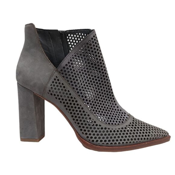 NWOT Vince Camuto Levesna Grey Suede Leather Cut Out Block Heel Boots Size 9M - Picture 7 of 11